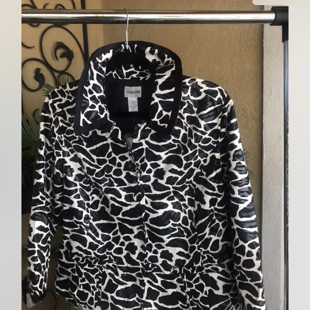 Chico’s size 1 blk and white animal print jacket